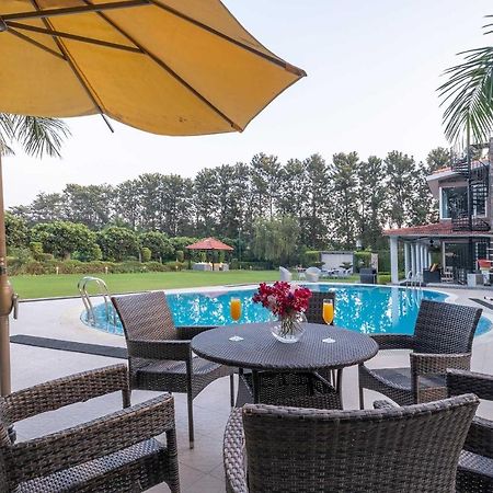 Stayvista At The Banyan Abode With Pool Table, Pet Friendly & Outdoor Pool Manesar Zewnętrze zdjęcie