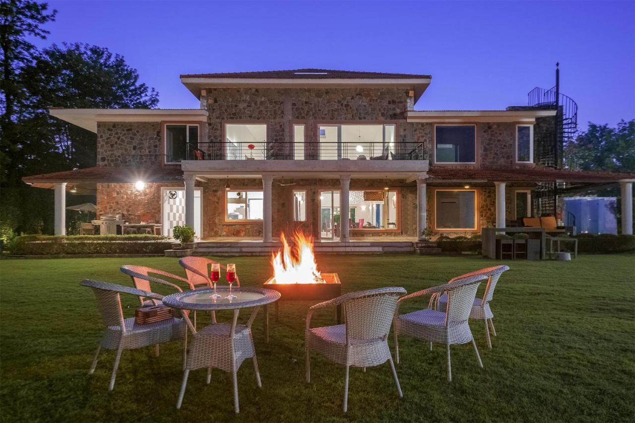 Stayvista At The Banyan Abode With Pool Table, Pet Friendly & Outdoor Pool Manesar Zewnętrze zdjęcie