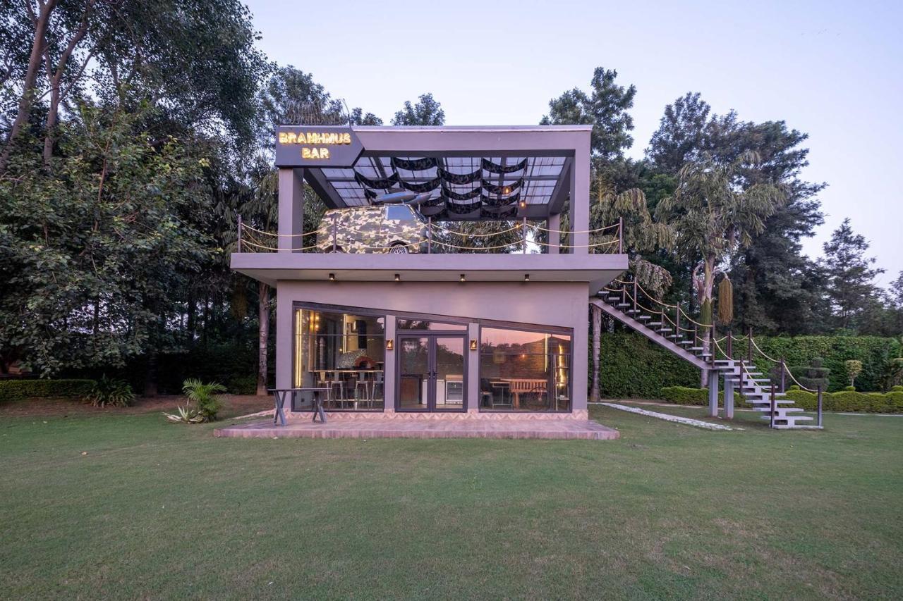 Stayvista At The Banyan Abode With Pool Table, Pet Friendly & Outdoor Pool Manesar Zewnętrze zdjęcie