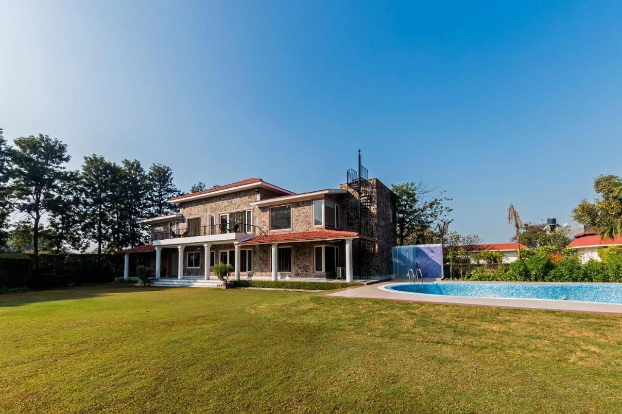Stayvista At The Banyan Abode With Pool Table, Pet Friendly & Outdoor Pool Manesar Zewnętrze zdjęcie