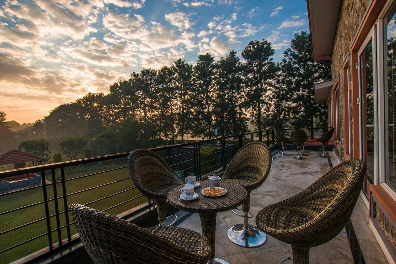 Stayvista At The Banyan Abode With Pool Table, Pet Friendly & Outdoor Pool Manesar Zewnętrze zdjęcie