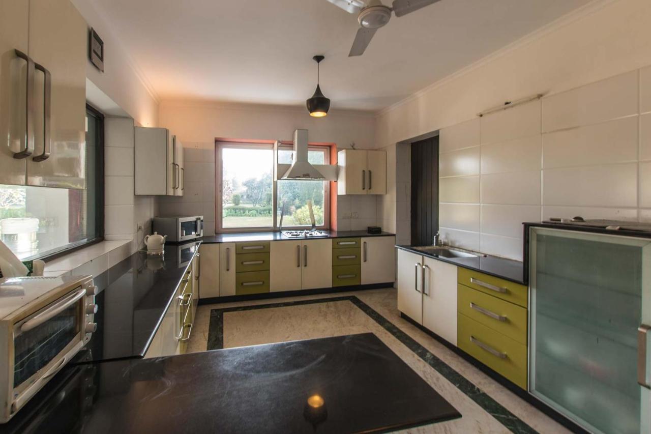 Stayvista At The Banyan Abode With Pool Table, Pet Friendly & Outdoor Pool Manesar Zewnętrze zdjęcie