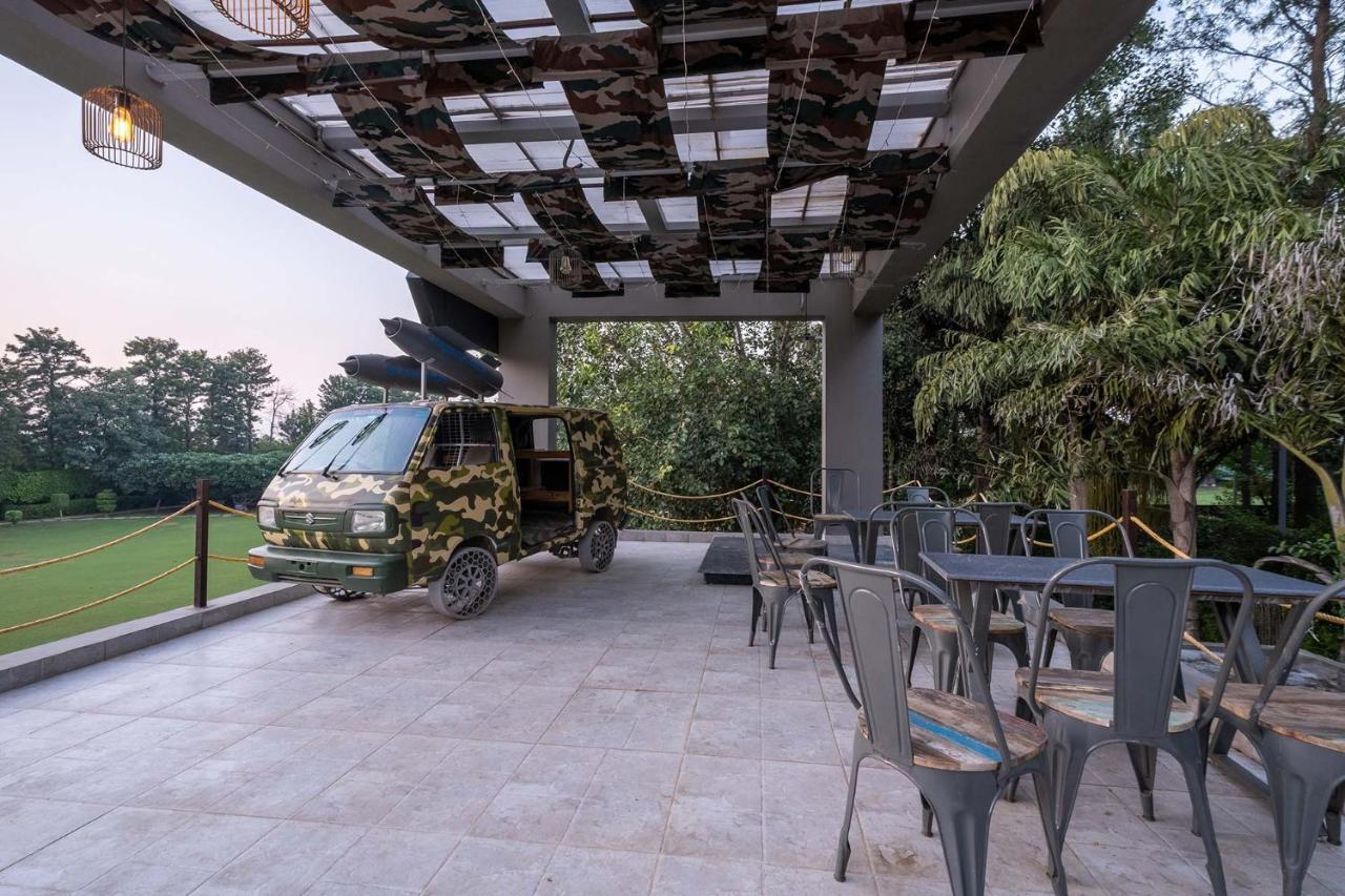 Stayvista At The Banyan Abode With Pool Table, Pet Friendly & Outdoor Pool Manesar Zewnętrze zdjęcie