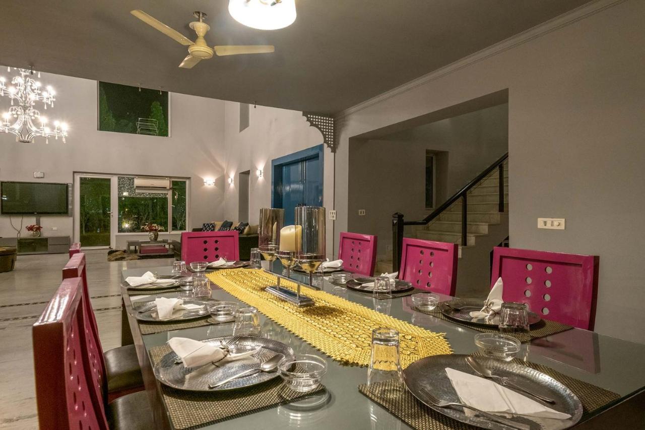 Stayvista At The Banyan Abode With Pool Table, Pet Friendly & Outdoor Pool Manesar Zewnętrze zdjęcie